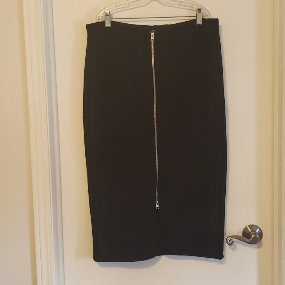 H&M black skirt with zipper front in large